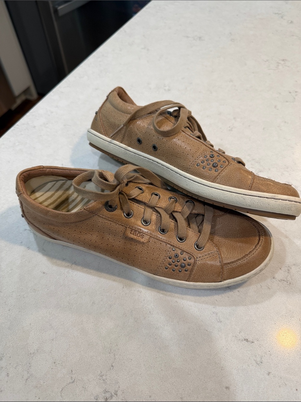Taos Freedom Leather Sneaker Size 10 Woman’s